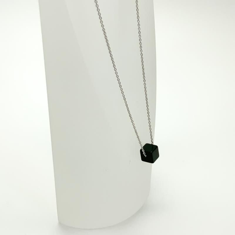 出雲石/碧玉キューブ(6mm) ペンダント SV925ピンチェーン 】 - めのう
