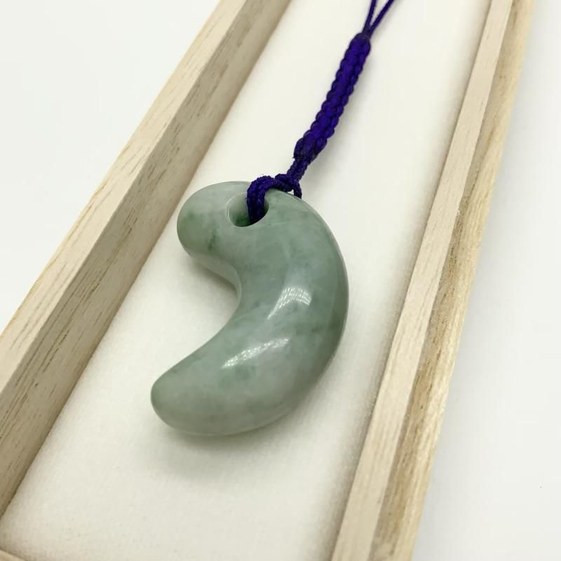 糸魚川翡翠 勾玉 巴型 】 国産 天然石 糸魚川産翡翠 ひすい