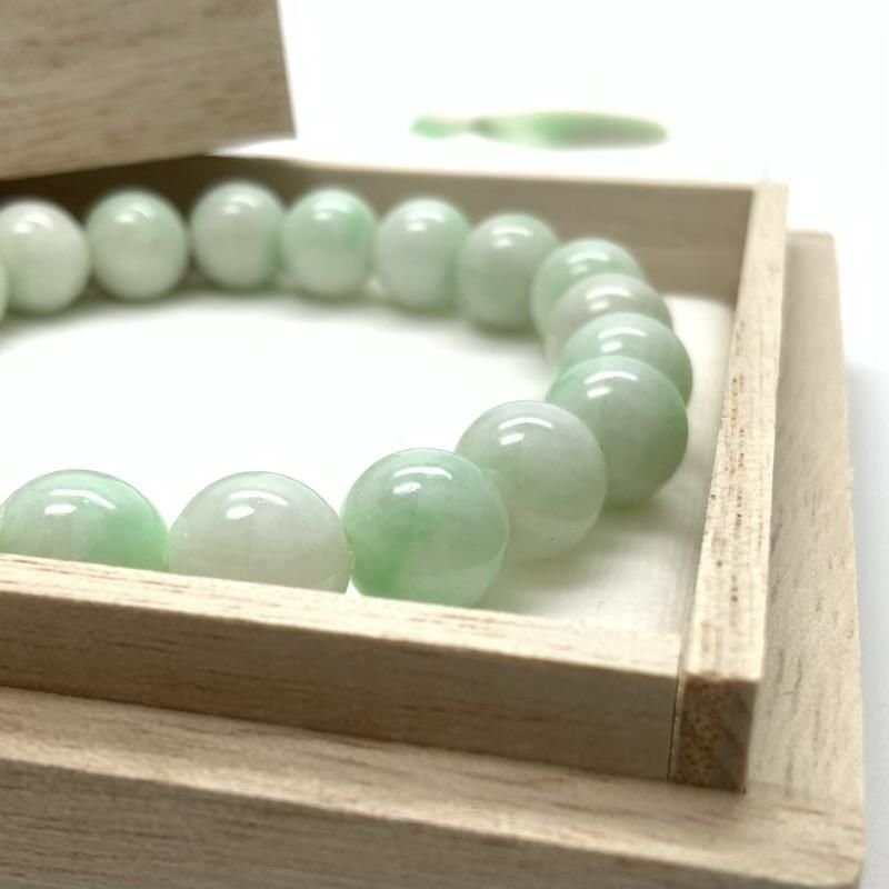 ☆ビリジアングリーンの透明感が美しい/翡翠ブレスレット/天然石 13㎜ ☆ビリジアングリーンの透明感が美しい☆翡翠ブレスレット