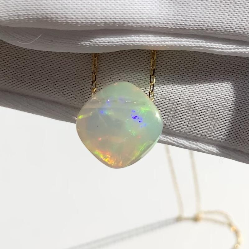 オパール ペンダント K18チェーン 】 opal 神の石 二酸化ケイ素 純真