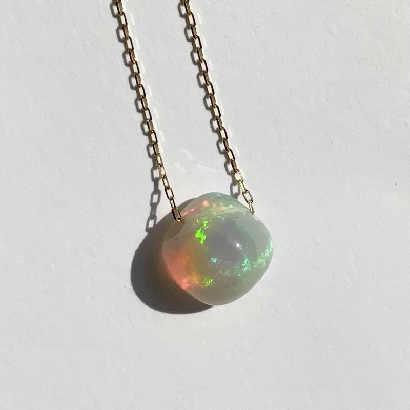 オパール ペンダント K18チェーン 】 opal 神の石 二酸化ケイ素 純真