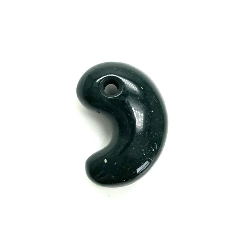 出雲瑪瑙　碧玉飛龍勾玉　３２、７mm 出雲石／碧玉 勾玉 大 AA 獣型 】 出雲石 国産 花仙山 青めのう