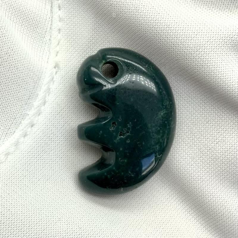 出雲石／碧玉 勾玉 中 AA 獣型 】 出雲石 国産 花仙山 青めのう 緑 櫛