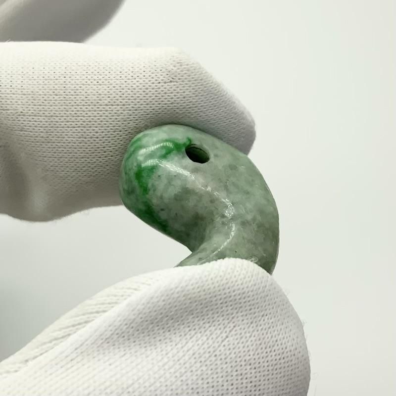 糸魚川翡翠　勾玉　ルース　和装　天然無処理ヒスイ　根付 糸魚川翡翠 勾玉 巴型 】 国産 天然石 ひすい ヒスイ Jade