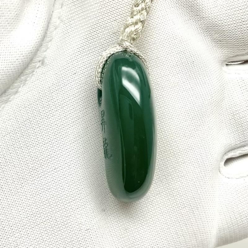 新入荷‼️御守り❣️天然A貨翡翠　希少の3色翡翠、開運龍神様の頭　鑑定書付き 幸運の神石♡霊石♡龍神石♡開運アイテム♡糸魚川翡翠♡希少♡丸
