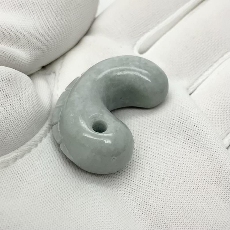 楽天市場】翡翠 異形勾玉 獣形二ノ型 糸魚川翡翠 手摺り研磨の匠