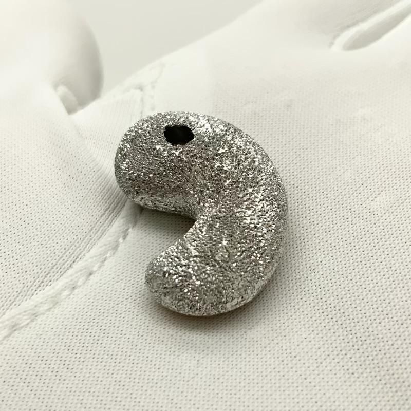 純銀ダイヤダスト風勾玉 巴型 】銀 silver 純銀 勾玉 まがたま 純銀ダイヤダスト風勾玉 巴型 】銀 silver 純銀 勾玉 まがたま