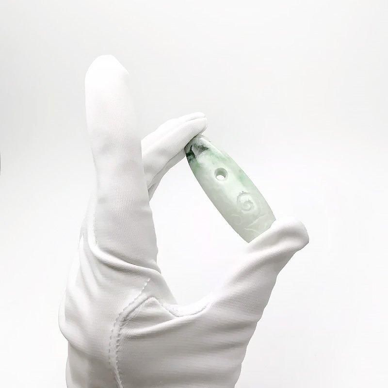 u*t様 ☆送料無料☆ 翡翠の植物と魚の彫刻 糸魚川翡翠 龍の置物 100×44×36mm ＋台座付 | ケンズクリスタル