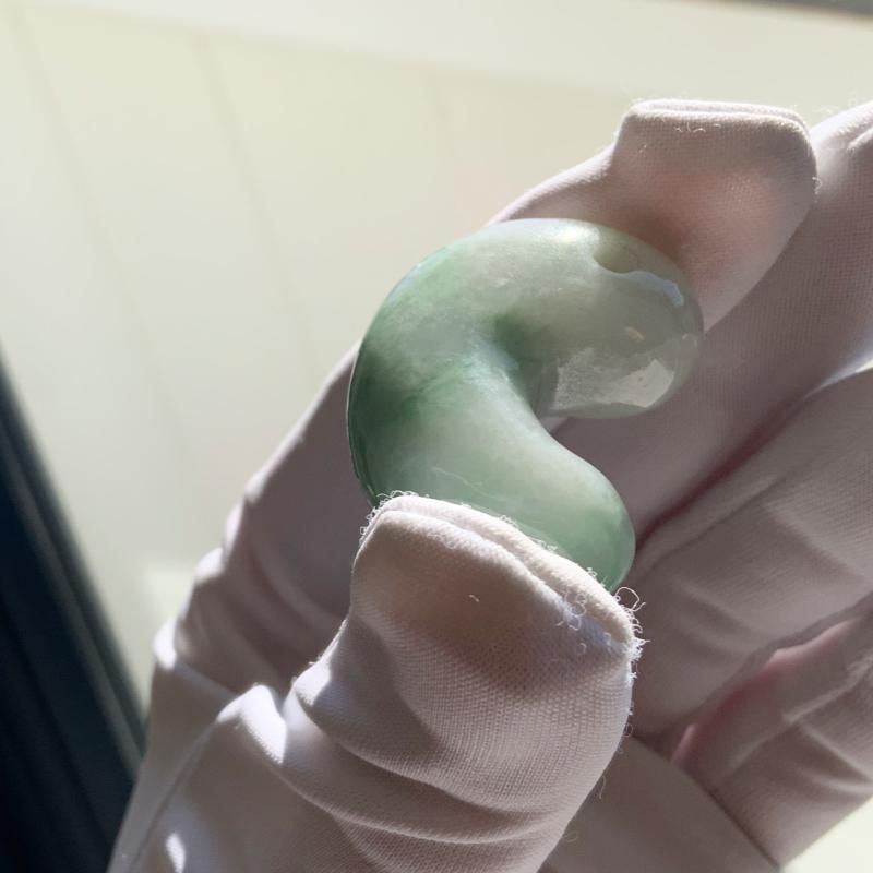 糸魚川翡翠 勾玉 巴型 】 国産 天然石 糸魚川産翡翠 ひすい