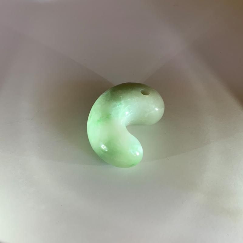 糸魚川翡翠 勾玉 巴型 】 国産 天然石 糸魚川産翡翠 ひすい