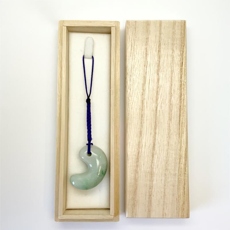 糸魚川翡翠 勾玉 巴型 】 国産 天然石 糸魚川産翡翠 ひすい