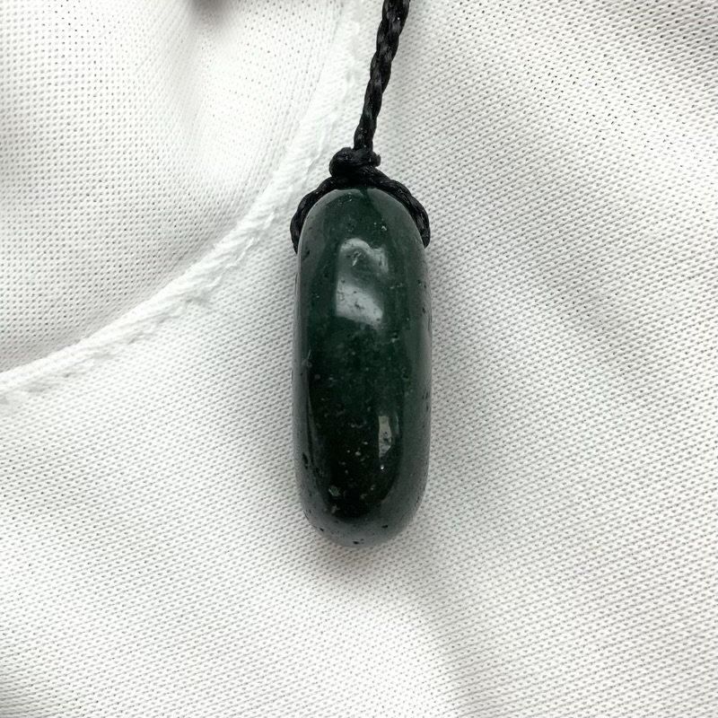 碧玉 勾玉 AA ペンダント 】 出雲石 国産 花仙山 青めのう 緑