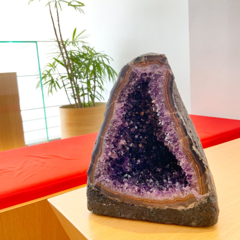 アメシスト ドーム ブラジル産 】 晶洞 geode ジオード 紫水晶 アメジスト 開運 厄除け 浄化 癒し -  めのうの店川島【公式通販】創業明治10年/勾玉や出雲石/碧玉/隠岐の黒曜石/糸魚川翡翠