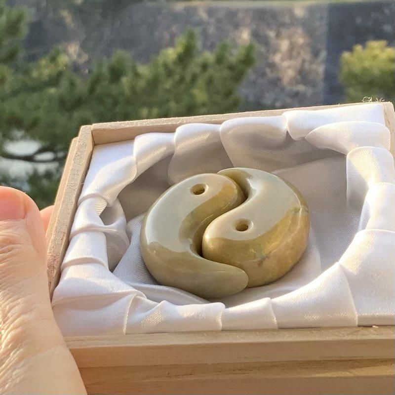 糸魚川翡翠 陰陽勾玉 巴型 】 縁結び勾玉 国産 天然石 糸魚川産