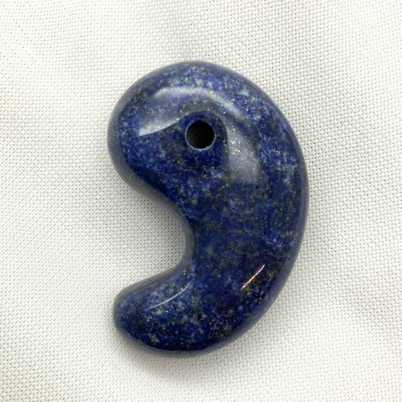 ラピスラズリ勾玉　　　　　　鮮やかな瑠璃色 楽天市場】ラピスラズリ 3A グレード 勾玉 縦約3cm 天然石