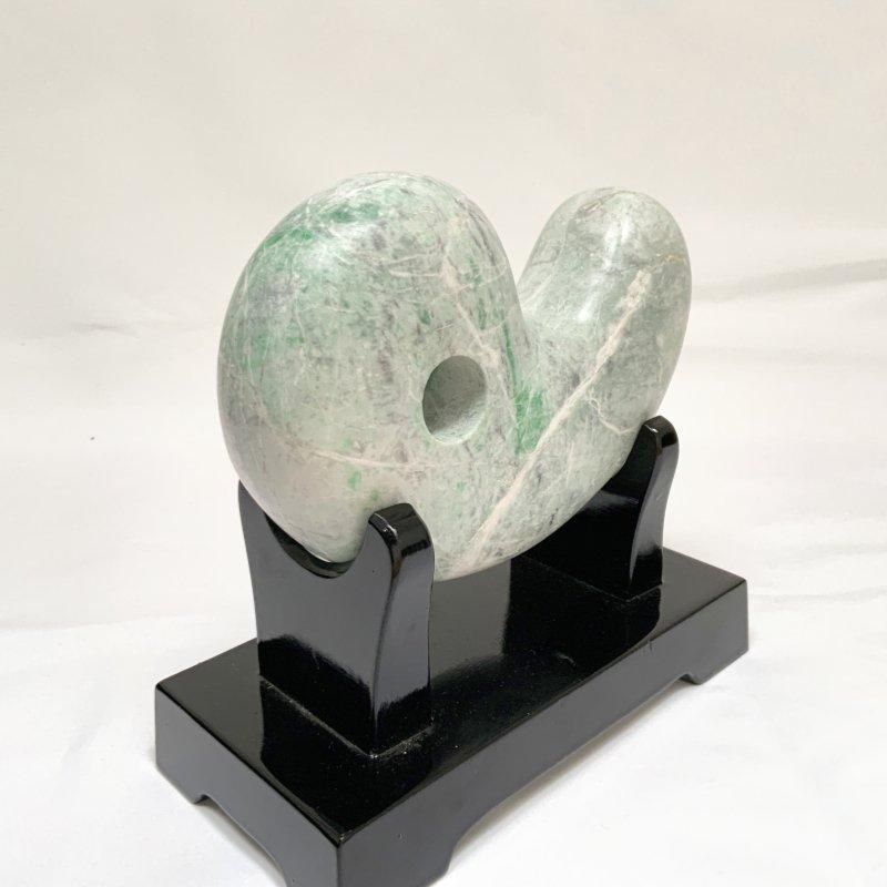 糸魚川翡翠 勾玉 台付き 】 国産 天然石 糸魚川産翡翠 ひすい