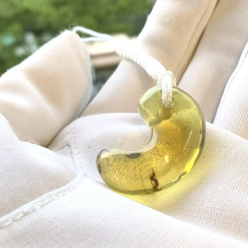 琥珀(アンバー) 勾玉 】 こはく amber まがたま 瑠璃 半貴石