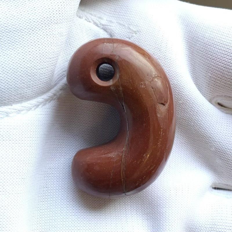 北海道紋別郡興部町バンケ産 ジャスパー 勾玉 】 あかいし 国産 まが