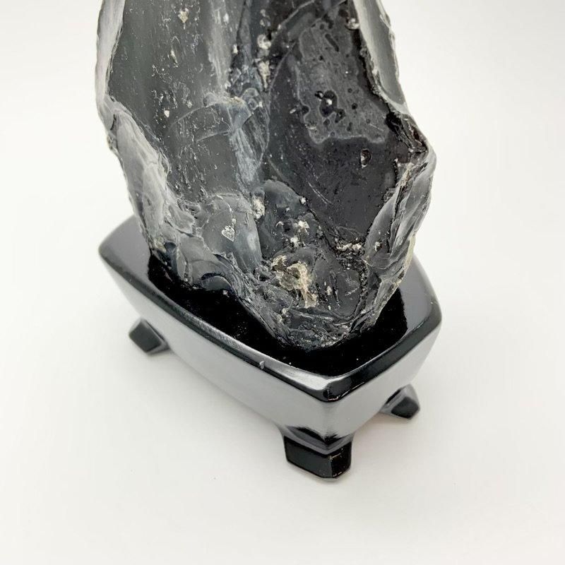 水石 黒と茶色の模様 木製台座付き 黒石 （足寄石）水石 木製台座付き 約6.5cm x 5.5cm - メルカリ