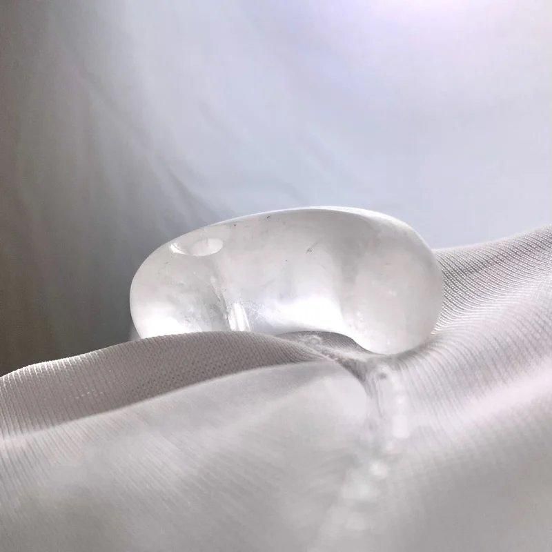 乙女鉱山水晶 勾玉(艶消し) AA 中 】 乙女水晶 国産 限定 一点物