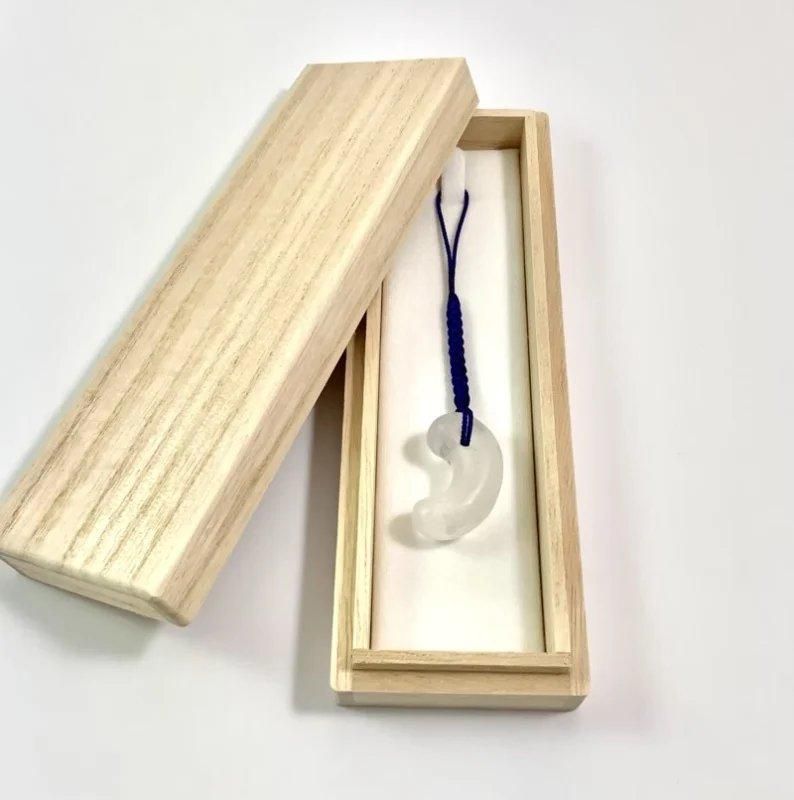 乙女鉱山水晶 勾玉(艶消し) AA 中 】 乙女水晶 国産 限定 一点物