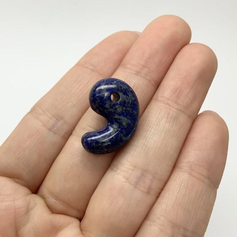 ラピスラズリ AA 勾玉 】 まがたま 瑠璃 半貴石 護符 青金石