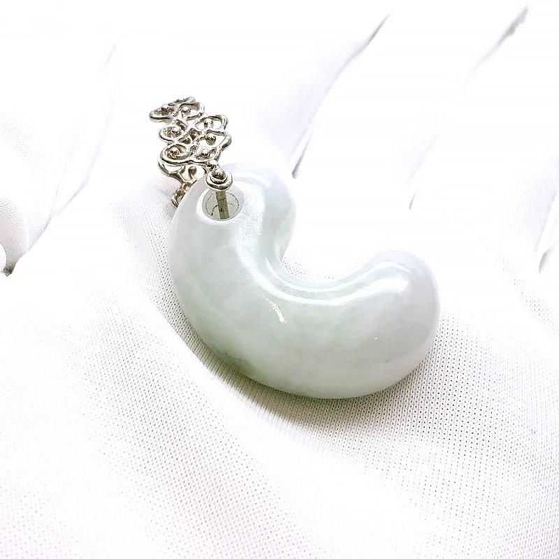 ⭕️一生物の勾玉‼️お身近に高品質の糸魚川翡翠ジェダイトの本物を‼️外部鑑定機関鑑別付 ✳️珍しい色の反面違い 糸魚川翡翠ジェダイト勾玉 本物鑑定