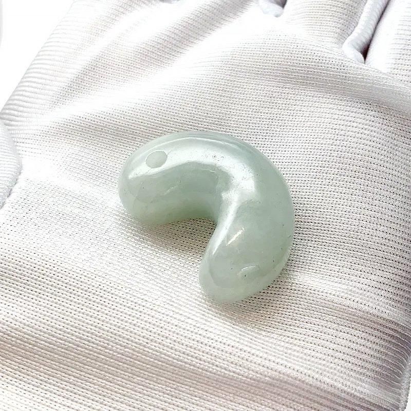 糸魚川翡翠(青翡翠)入りコン沢産 勾玉 巴型 】 | めのうの店川島 糸魚川翡翠(青翡翠)入りコン沢産 勾玉 巴型 】 | めのうの店川島
