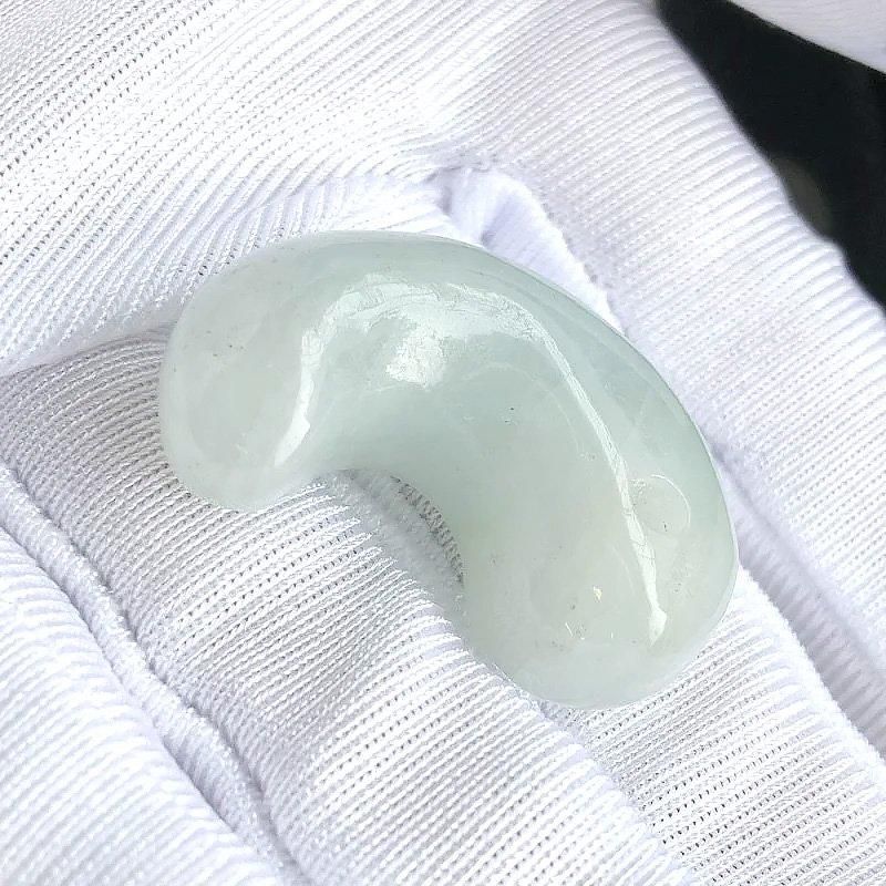 糸魚川翡翠(青翡翠)入りコン沢産 勾玉 巴型 】 | めのうの店川島 糸魚川翡翠(青翡翠)入りコン沢産 勾玉 巴型 】 | めのうの店川島