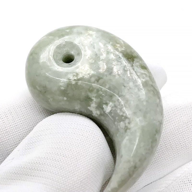 糸魚川翡翠 勾玉 蝶型/双子型 SAランク 】 国産 天然石 糸魚川産