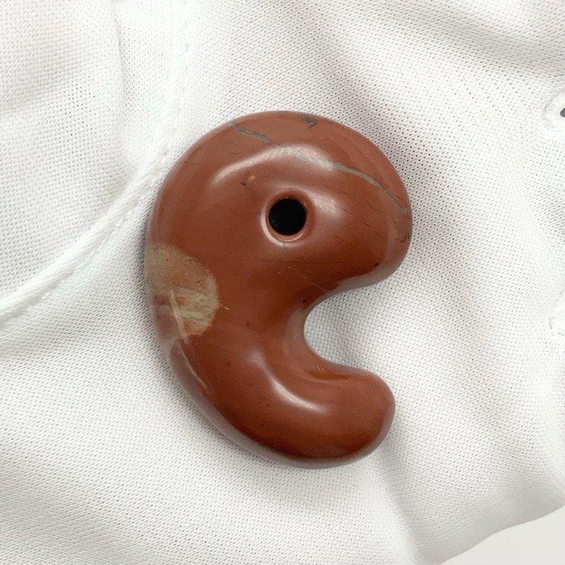 ✳売り尽くし希少玉　佐渡の赤玉石勾玉特大1点　幸運の赤‼️ 鑑別書付本物を‼️ 佐渡赤玉石 勾玉 大 】佐渡の赤玉 国産 新潟 佐渡島 まがたま