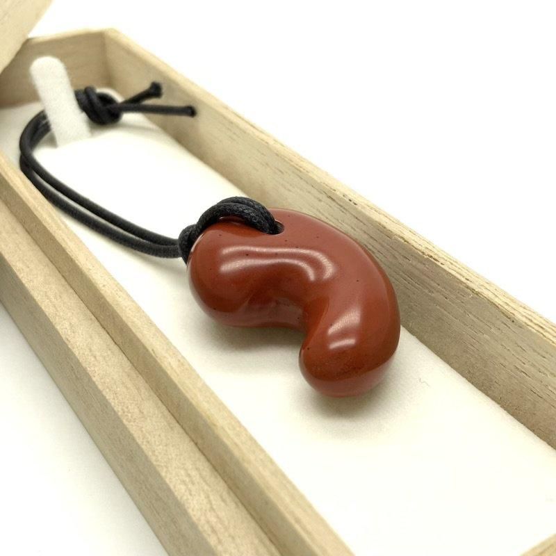 佐渡赤玉石 勾玉 大 】佐渡の赤玉 国産 新潟 佐渡島 まがたま