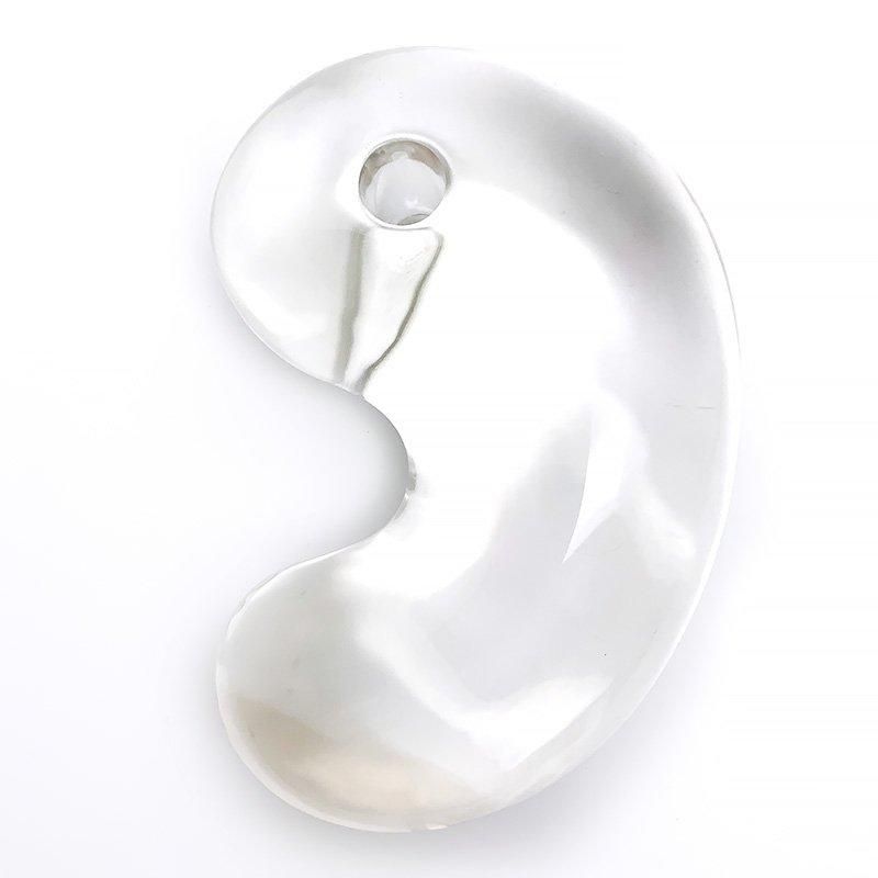 水晶 勾玉(特大) 木製台 / 鑑別書付 】 一点物 天然水晶 本水晶