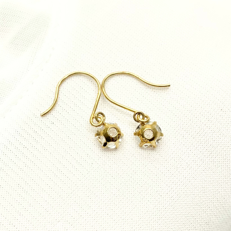 八幡山鉱山産水晶 ピアス(多面体カット) K18 】 クオーツ 天然石