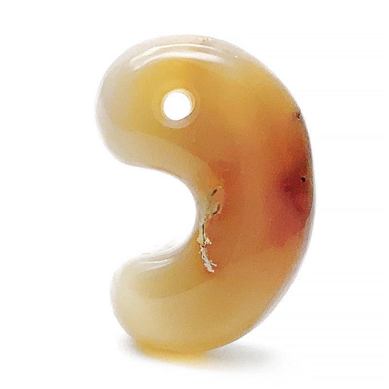 【 めのう 勾玉 マダガスカル産 】 まがたま 瑪瑙 メノウ agate アゲート 石英 魔除け 天然石 パワーストーン 守護石 精神的なバランス 内面的な安定感