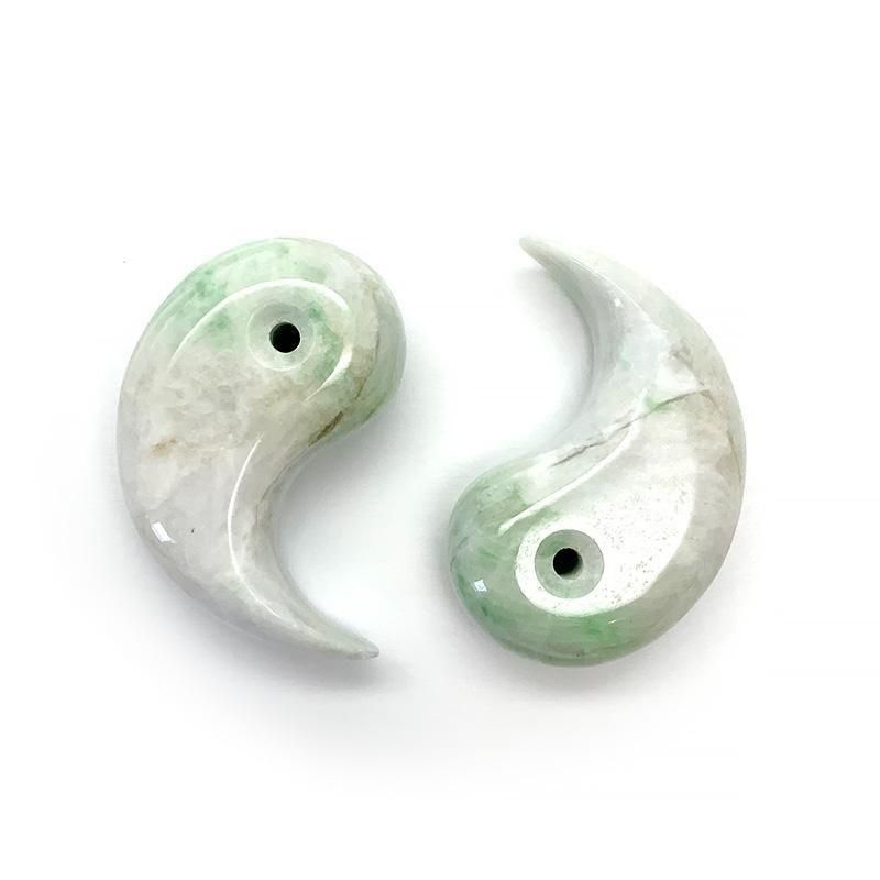 ヒスイウインディ　1枚　50円 糸魚川翡翠 勾玉 巴型 】 国産 天然石 糸魚川産翡翠 ひすい