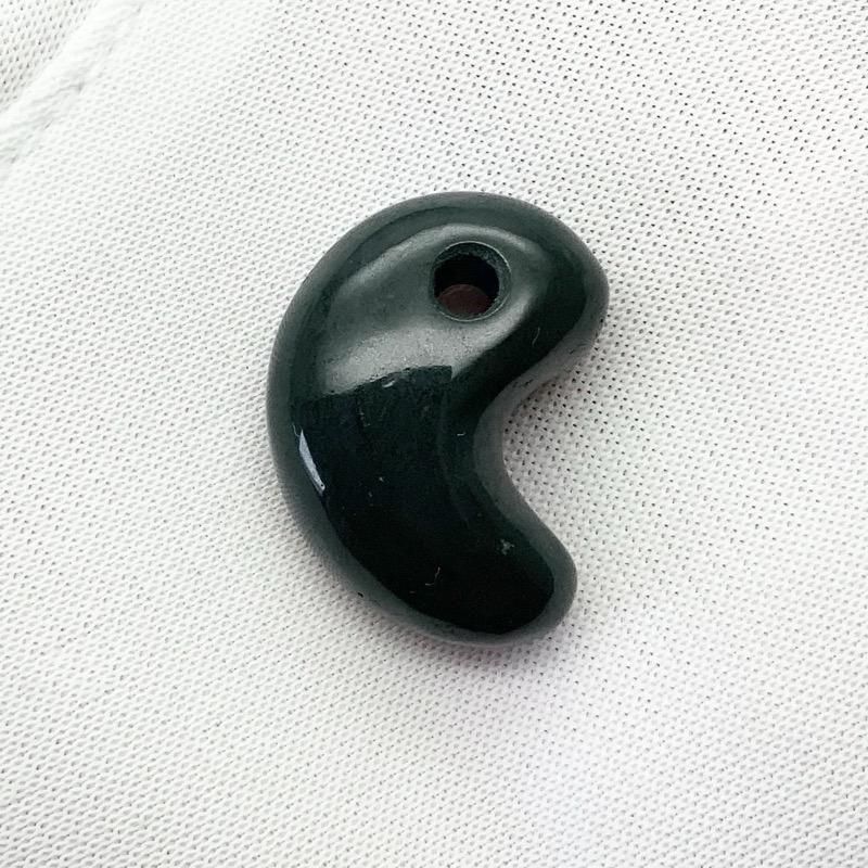 出雲石/碧玉 勾玉 小 AAA 巴形 】 | めのうの店川島【公式通販】創業