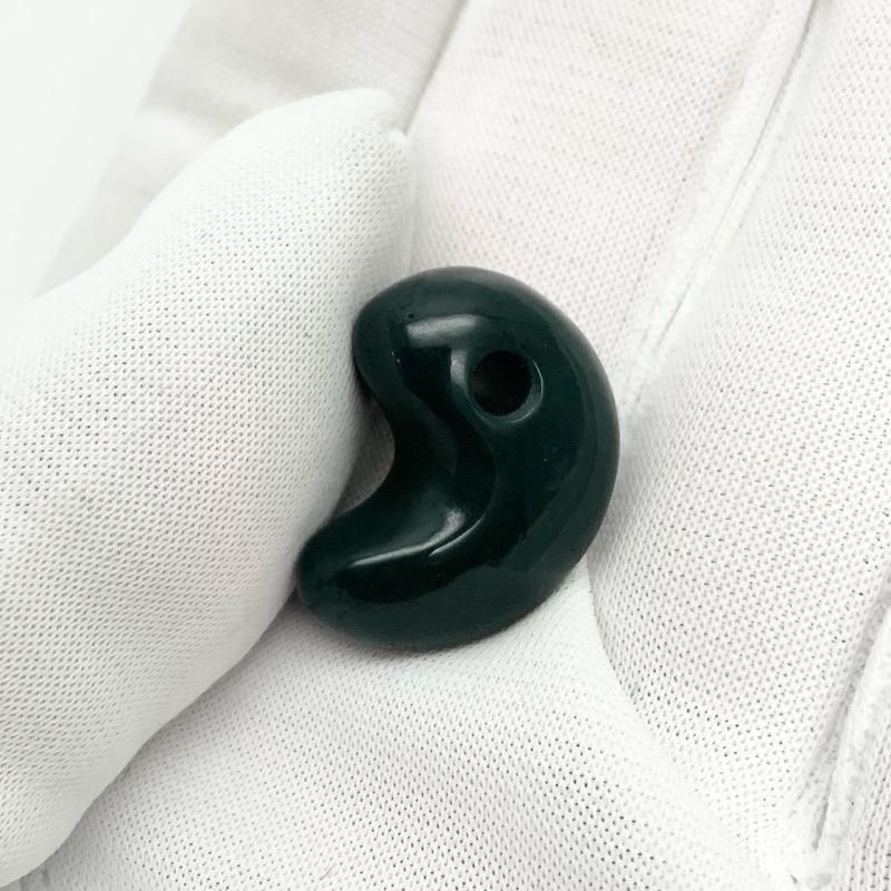 【未開封】エヴァンゲリオン展島根 出雲めのう細工勾玉 新作勾玉！) 花仙碧玉 島根県玉造・花仙山産 出雲型勾玉 : 石の音