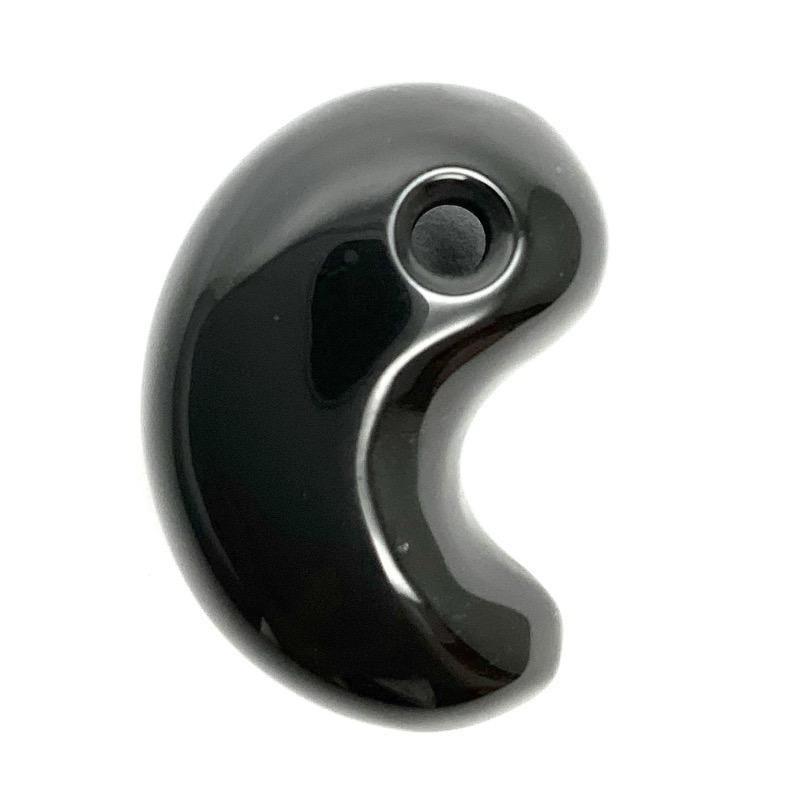 黒平産水晶飛龍勾玉と北海道産黒曜石飛龍勾玉 山梨県黒平産 黒水晶（モリオン） 勾玉