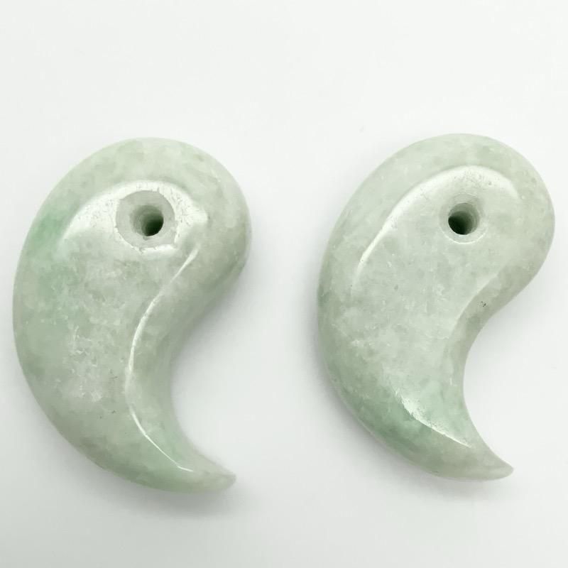 【本日限り】糸魚川翡翠　勾玉　古代風穴大きめ 糸魚川翡翠 陰陽勾玉 巴型】 | めのうの店川島【公式通販】創業