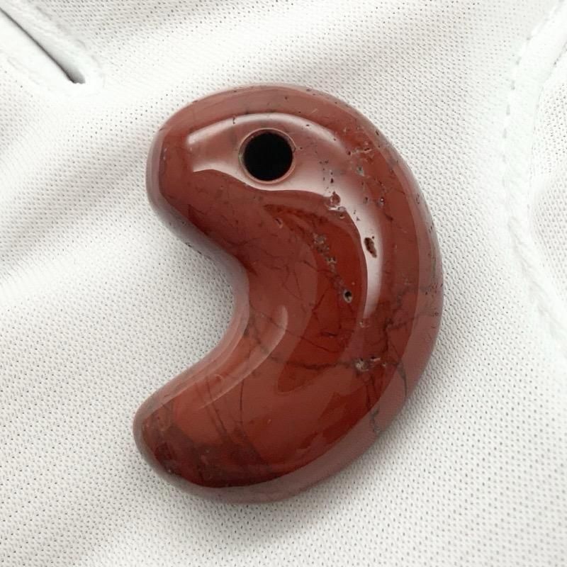 ✳売り尽くし希少玉　佐渡の赤玉石勾玉特大1点　幸運の赤‼️ 鑑別書付本物を‼️ 佐渡赤玉石 勾玉 大 】佐渡の赤玉 国産 新潟 佐渡島 まがたま