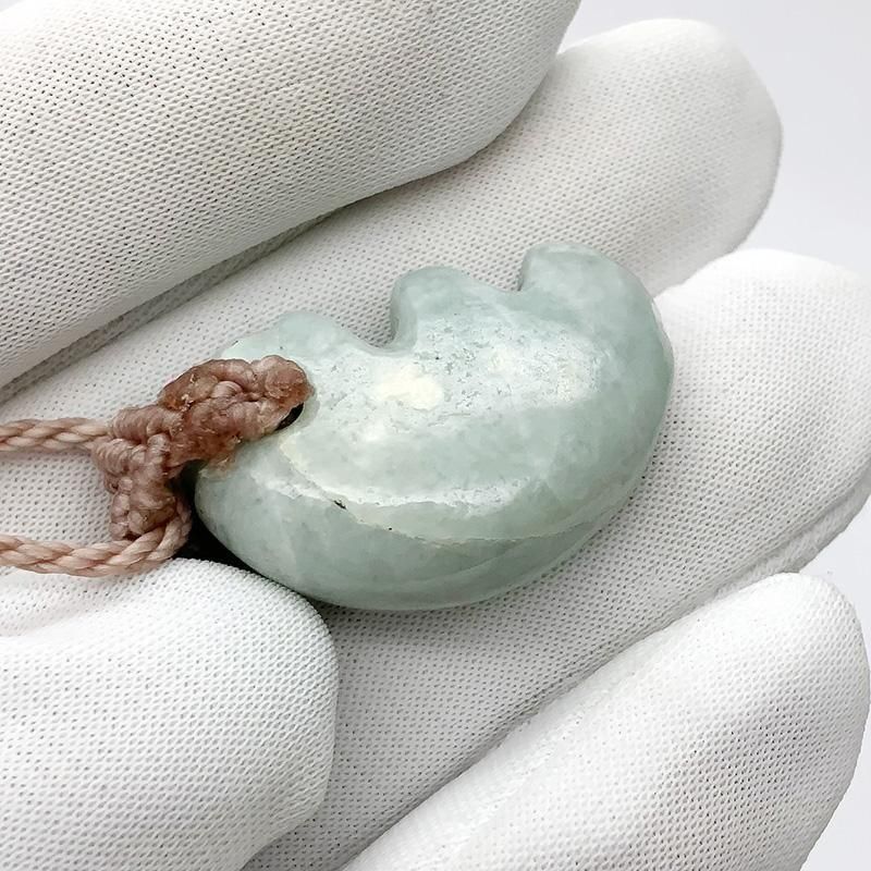 透過　獣型 薙鎌 翡翠勾玉 🐥🐉【希少/最高品質】糸魚川翡翠勾玉(透過)/成功、繁栄、霊性