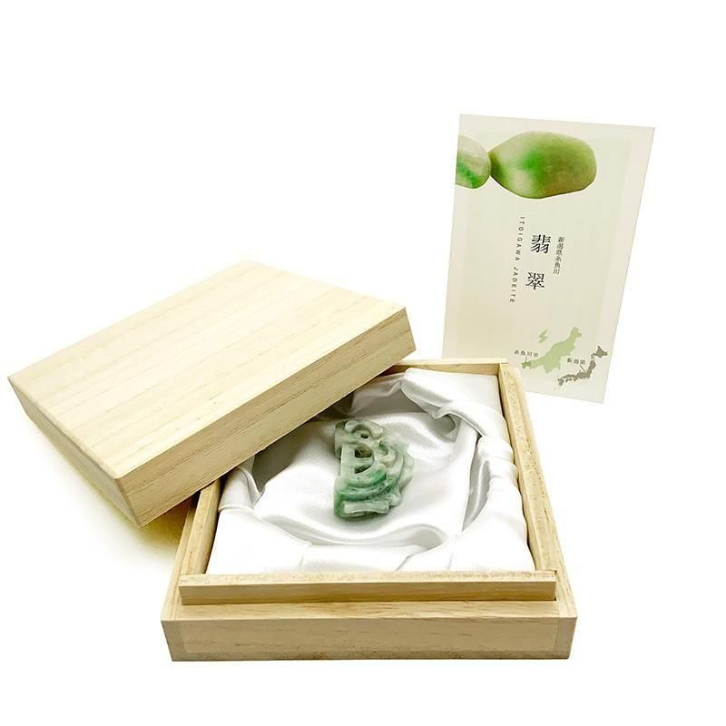 ✳本物の守護石をお身近に‼️ 出雲型糸魚川翡翠勾玉50万円以上の端材使用　鑑別書付 糸魚川翡翠 勾玉 巴型 】 | めのうの店川島【公式通販】創業明治10年