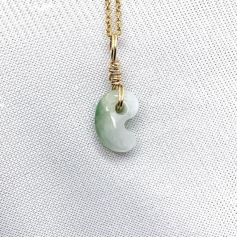 ミャンマー翡翠たん！綺麗！素敵！ズンてくる！ ミャンマー産天然無処理翡翠 ボタン ペンダント インテリア 手石