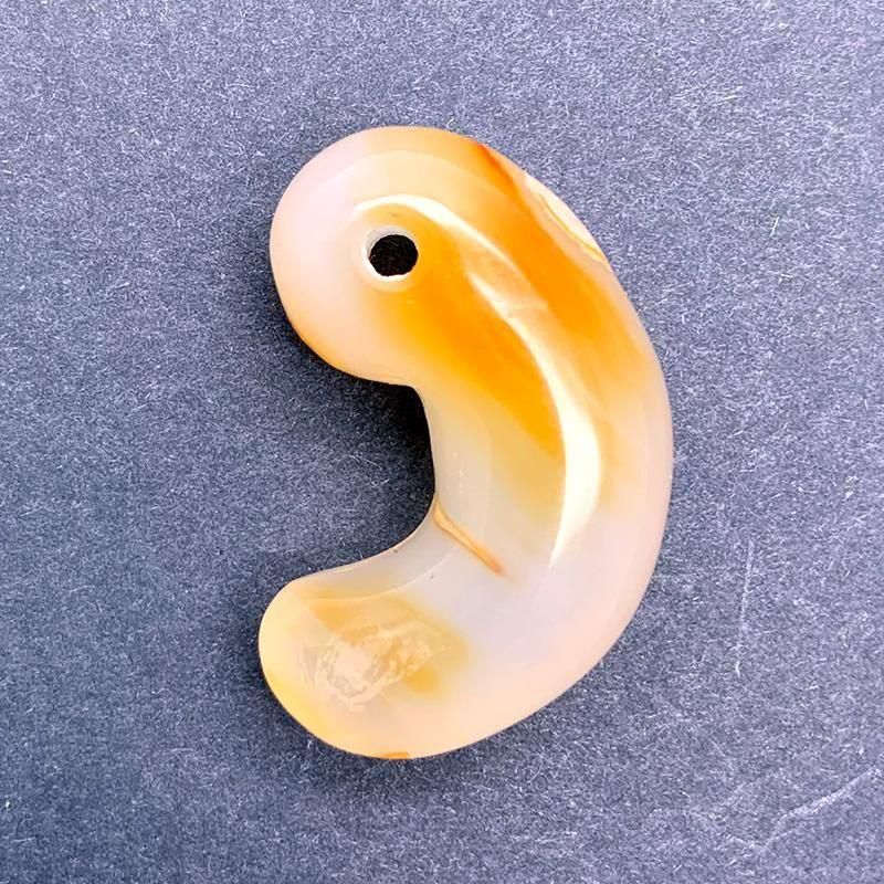 【 北海道枝幸産めのう 勾玉 巴型 】国産 瑪瑙 メノウ まがたま 厄除け お守り パワーストーン