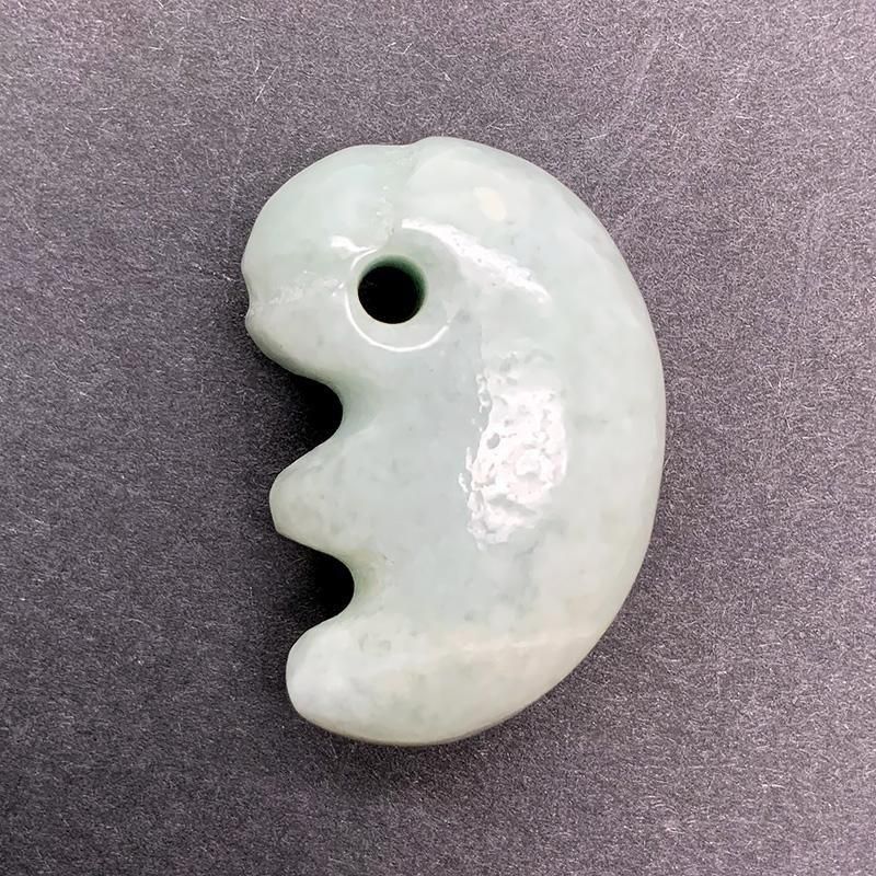 糸魚川翡翠‼️獣形勾玉‼️58,300円にて購入品‼️これ以上の値引きはいたしません‼️ 楽天市場】糸魚川翡翠獣形勾玉 M05989SeaVer 作42mm*23mm*11mm