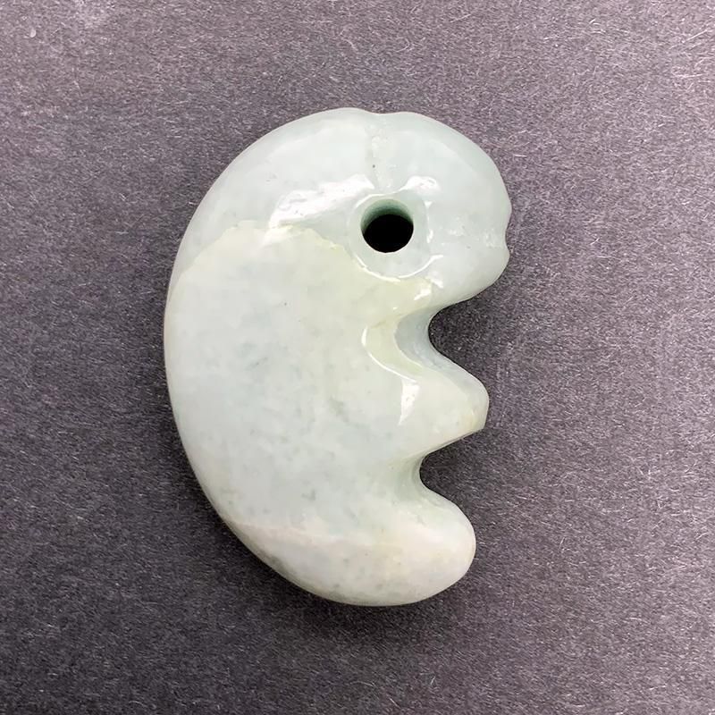 ✳味身良好‼️ 抜群‼️ 最高の透明感　糸魚川翡翠勾玉　本物の守護石を　鑑別書取品‼️ 楽天市場】糸魚川翡翠 勾玉 最高級 縦約16.3mm 二ノ型 産地証明