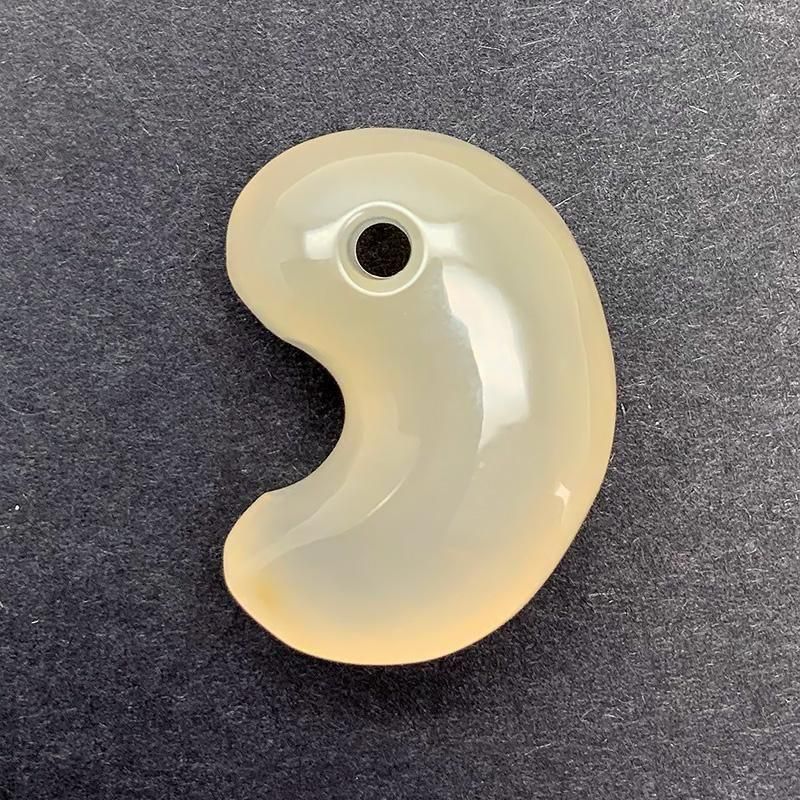 古墳時代　勾玉　瑪瑙　碧玉　出雲石　朱砂　出土品 出雲石製（碧玉)勾玉・古墳時代と古代発掘・瑠璃玉のネックレス