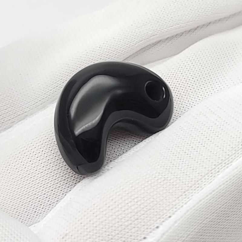 はじまりの勾玉 隠岐の島産黒曜石 勾玉(中) 巴型 】 | めのうの店川島【公式通販】創業