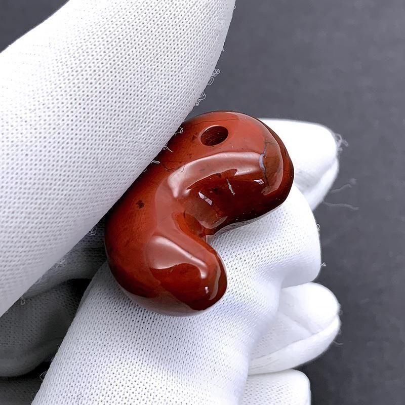 ✳売り尽くし希少玉　佐渡の赤玉石勾玉特大1点　幸運の赤‼️ 鑑別書付本物を‼️ ✳売り尽くし希少玉 佐渡の赤玉石勾玉特大1点 幸運の赤